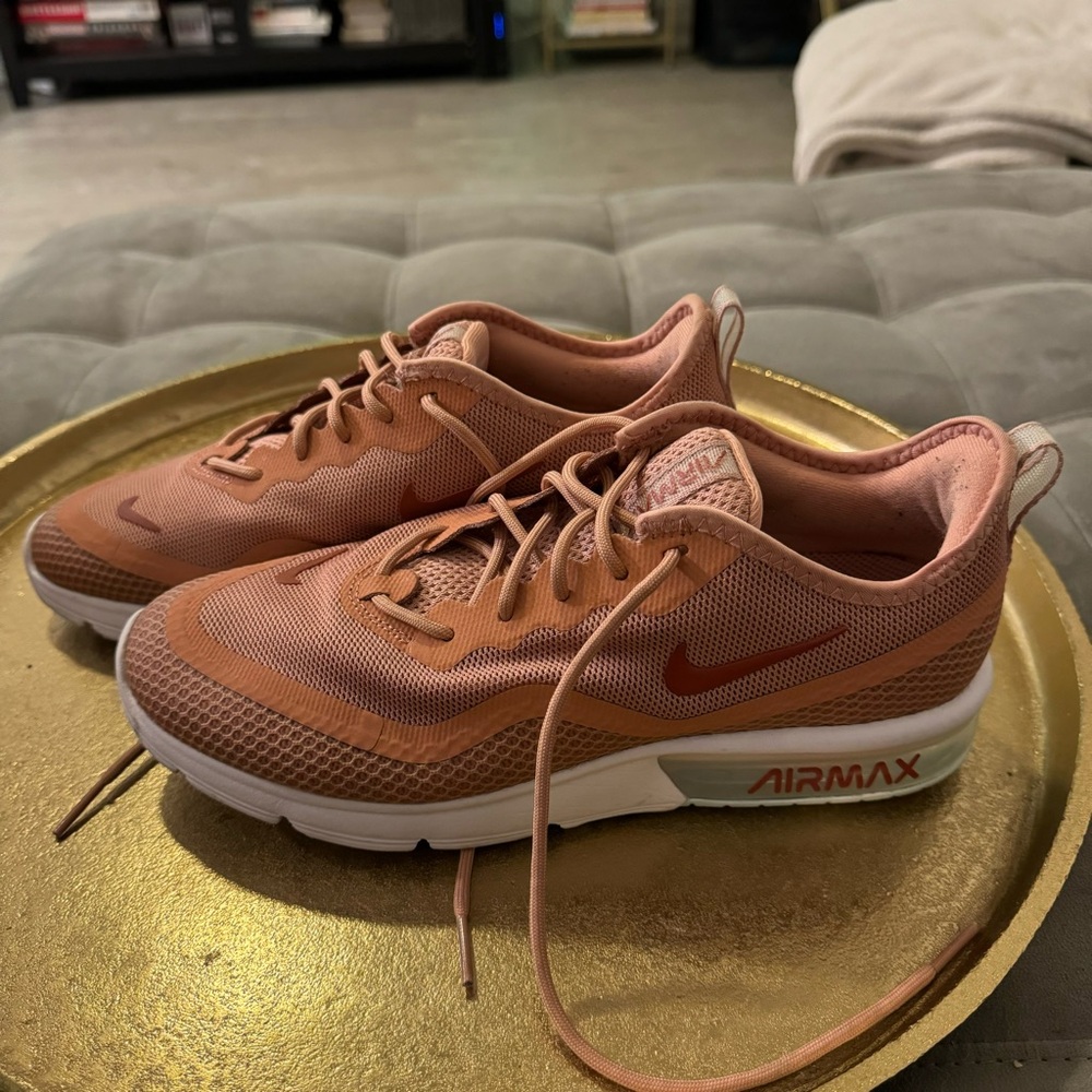 NIKE Air Max Sequent 4.5 Rose Gold Dusty Peach BQ8824 600 - US Size 8 Women’s - Picture 2 of 8